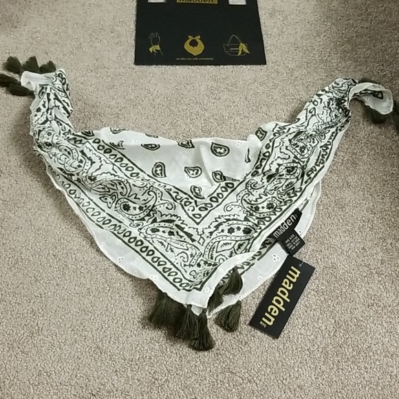3/$20 ๐ NWT Madden bandana square - Picture 5 of 6